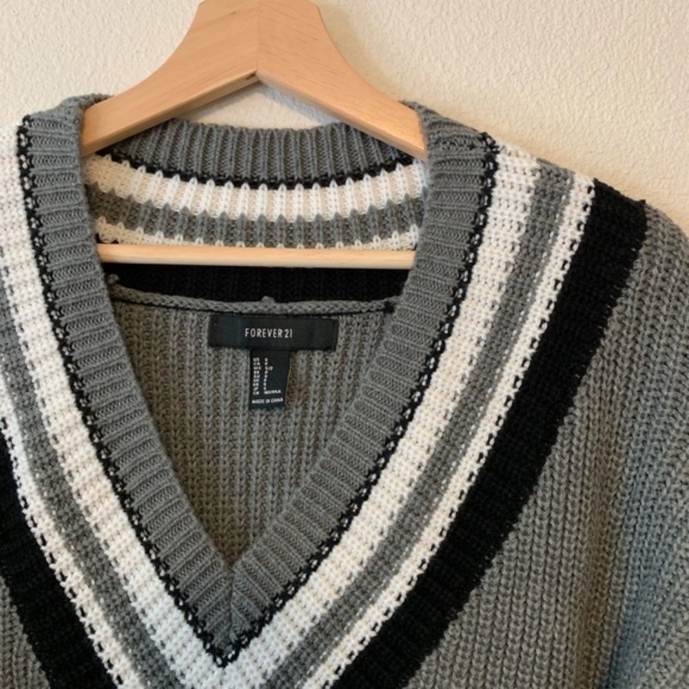 FOREVER 21 Preppy Grey V Neck Side Slit Sweater S